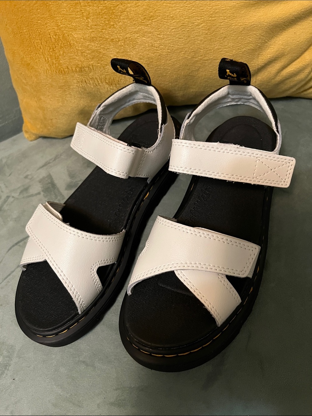 NWOT Dr. Martens  VOSSIE LEATHER SANDALS Sz 4 or women’s 5.5  /Sold out online